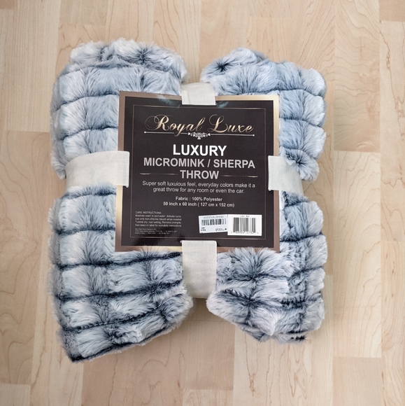 Royal Luxe Bedding Royal Luxe Luxury Micromink Sherpa Throw Blanket